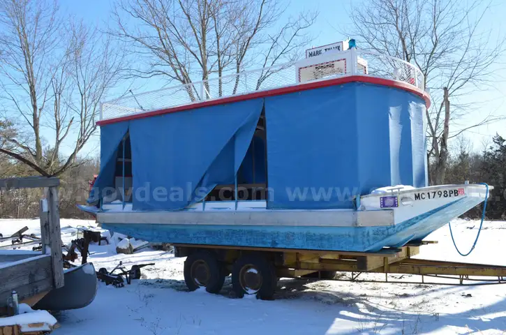 Gray Marine Sea Scout 91 Mark Twain River Boat