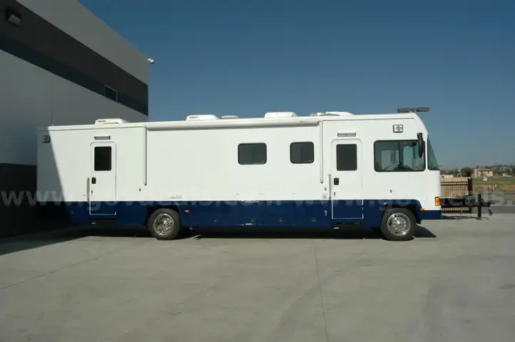 2005 Freightliner M-Line Shuttlebus