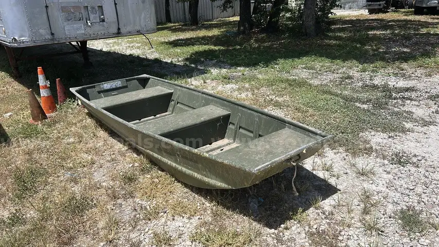 2005 Alumacraft Boat