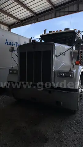 2001 Kenworth W900