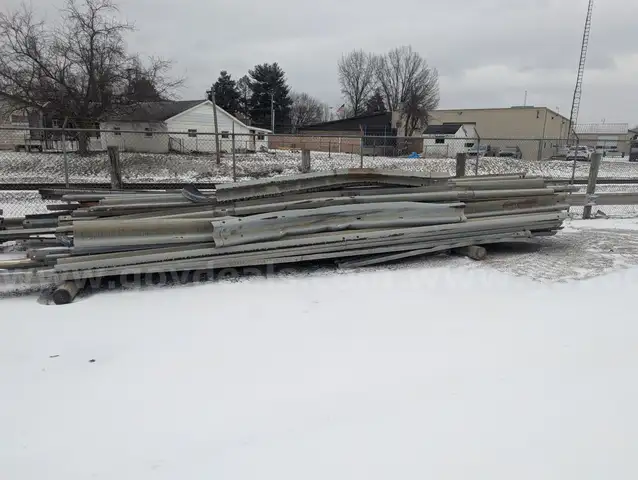 lot of used guardrail rail pieces and cutoffs