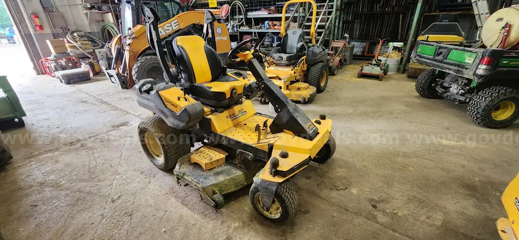 Tank SZ 60 Cub Cadet Commercial Ride-On Mower