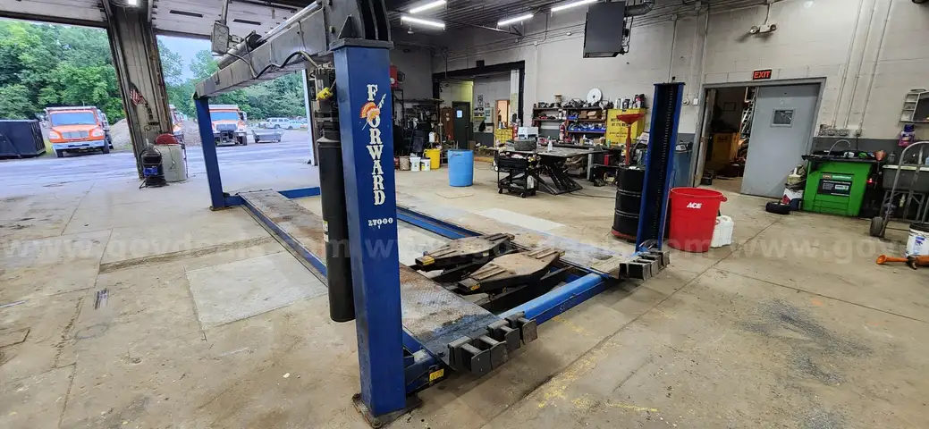 4 post lift