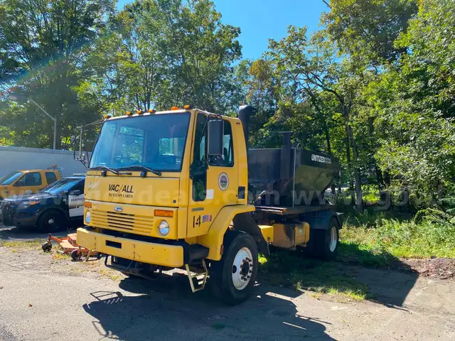 2004 Sterling SC8000