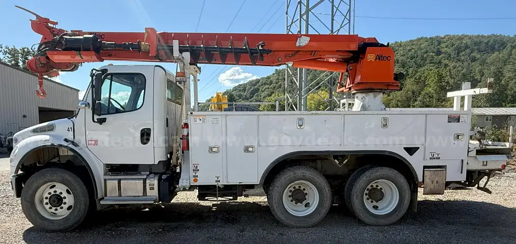 2017 Freightliner M2 106  ALTEC digger derrick truck