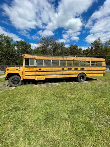 1994 Ford B700F