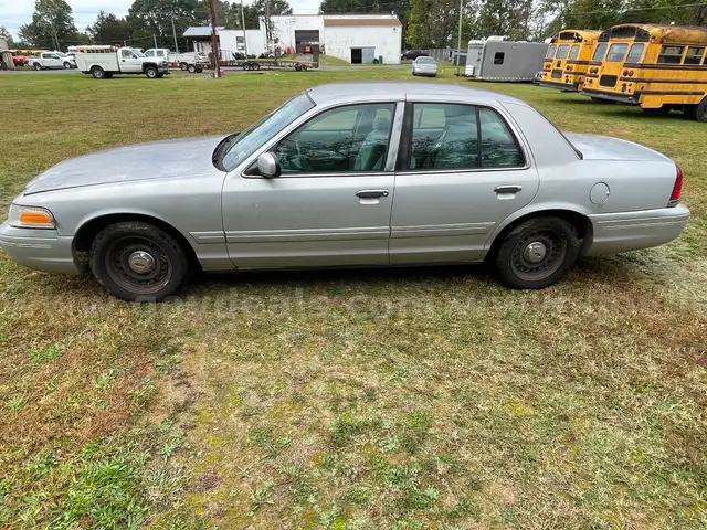 2000 Ford Crown Victoria