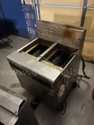 Commercial deep fryer