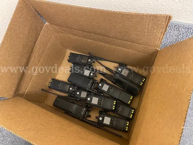 LOT OF APX 4000, APX 6000 AND APX 7000 MOTOROLA RADIOS AND ACCESSORIES