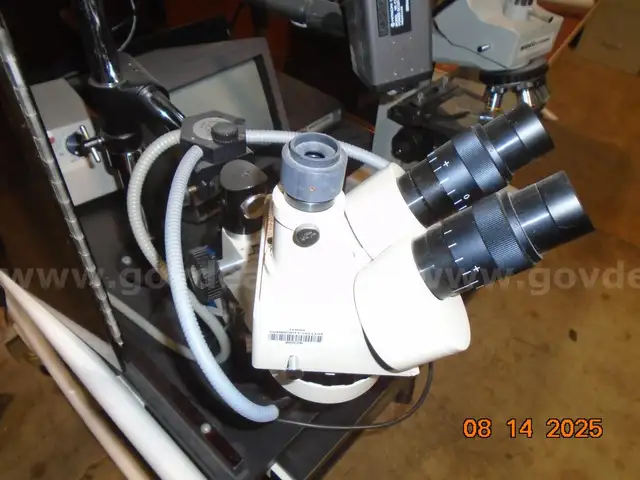 LOT of 1 Microscope &#x26; 1 Fingerprint Viewer