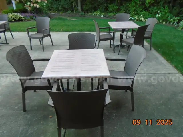 LOT of 4 Outdoor Tables &#x26; 15 Chairs