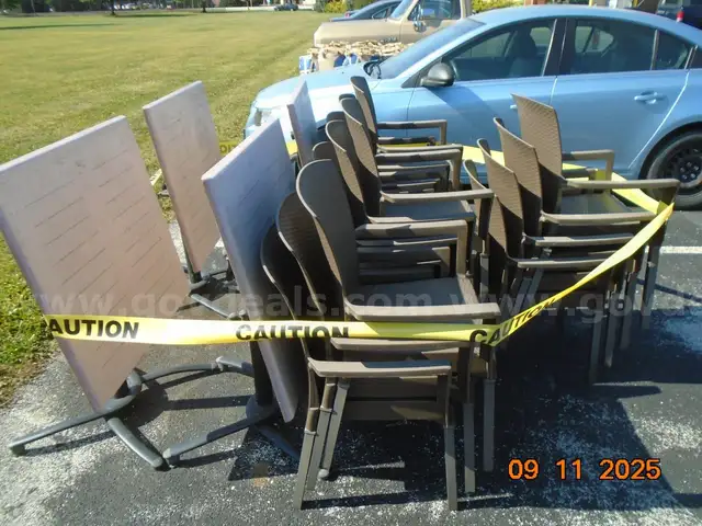 LOT of 4 Outdoor Tables &#x26; 15 Chairs