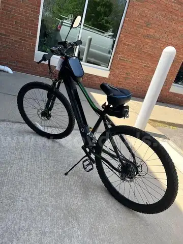 Schwinn Hyper Electric bike