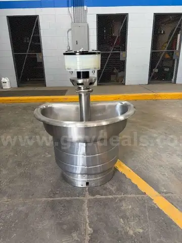 Bradley Semi Circle Wash Fountain