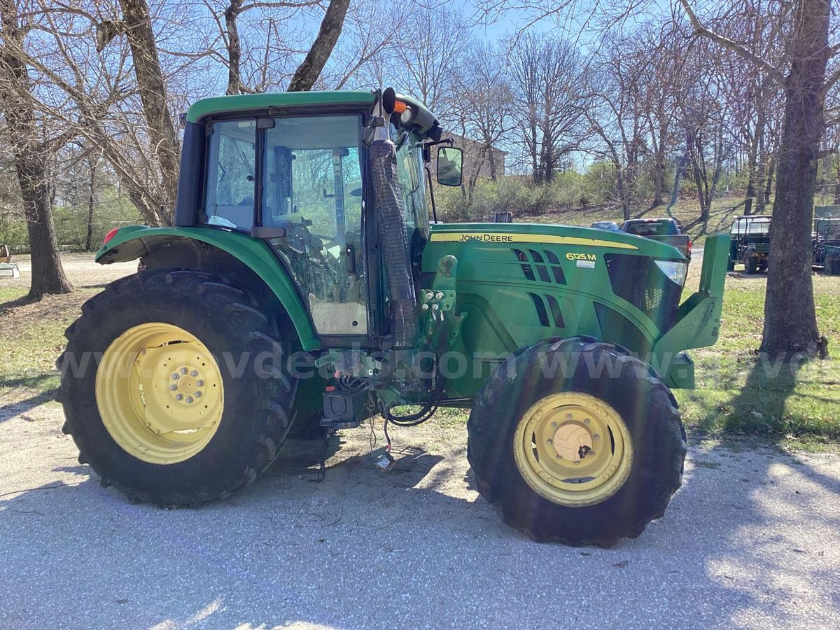 2015 John Deere 6125m Tractor 