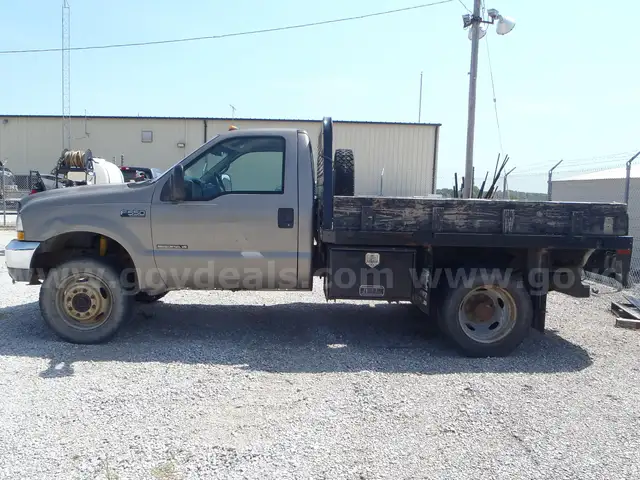 2002 Ford F550, Power Stroke, 7.3L V8 Diesel 4x4,  1.5 ton