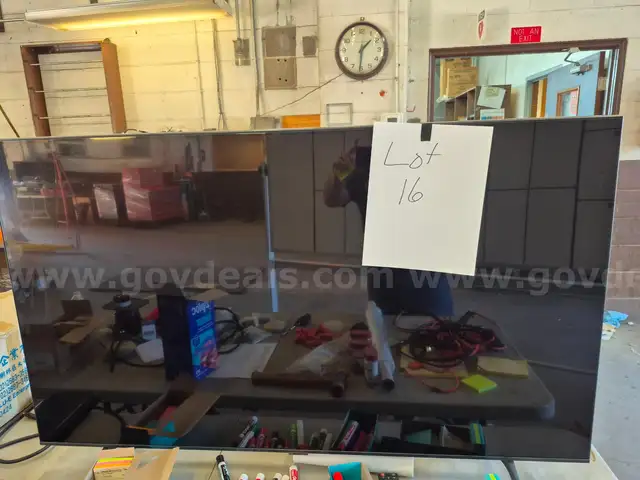 Lot 16: Samsung 55" Smart TV