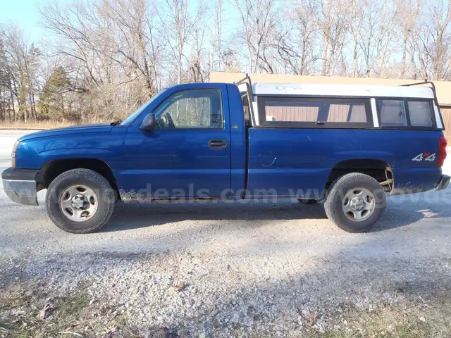 2003 Chevy Silverado 4x4 1500 4.8L Vortec V8, standard cab long bed w/camper shell