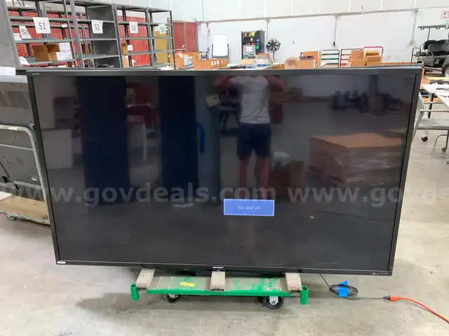 SHARP PN-LE901 90&#x22; LCD TV