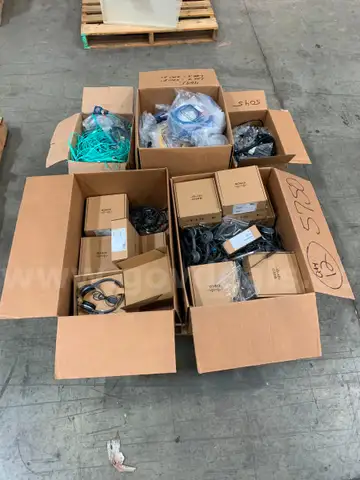 115 CISCO Headsets, Digital Adapters, Ethernet Cables, and Other Cables