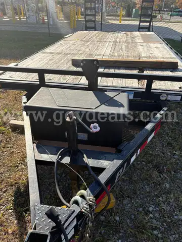 Fabrique Trailer  PJ Trailer MFG