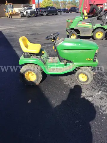 John Deere LT133