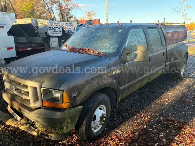 2001 Ford F-350 SD XL Crew Cab Short Bed 2WD DRW