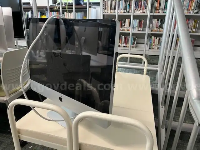 Lot of 18 Apple 21.5&#x22; iMac with Retina 4K Display (Mid 2017)  and 1 Apple 21.5&#x201D; iMac (mid-2011).