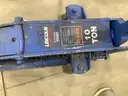 2 Floor jacks