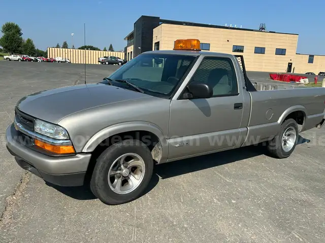 2002 Chevrolet S10 Pickup LS Long Bed 2WD