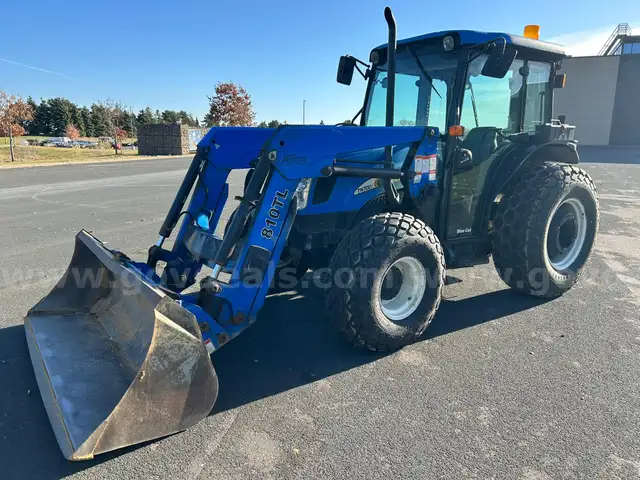NEW HOLLAND TN70DA TRACTOR WITH LOADER