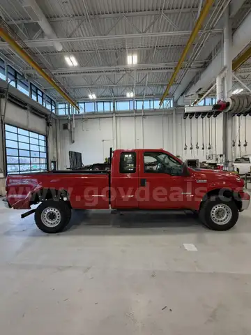 2006 Ford F-350 SD XL SuperCab Long Bed 4WD
