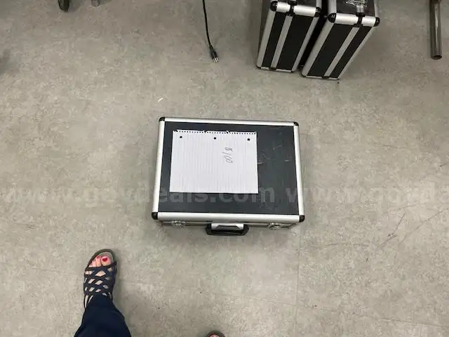 Elenco Digital / Analog Suitcase Trainer