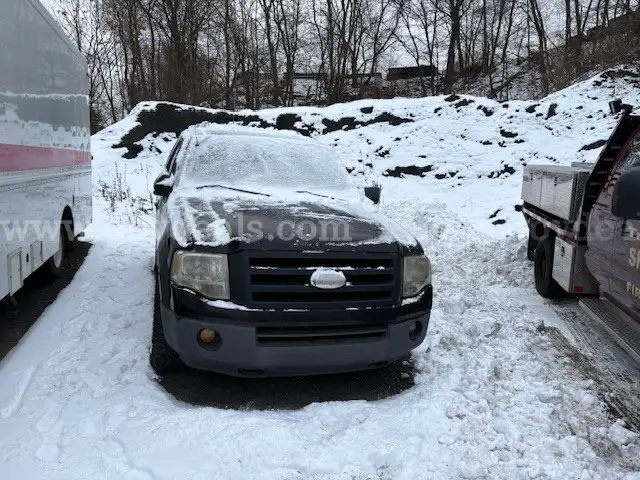 2007 Ford Expedition **Logos to be spray painted over**