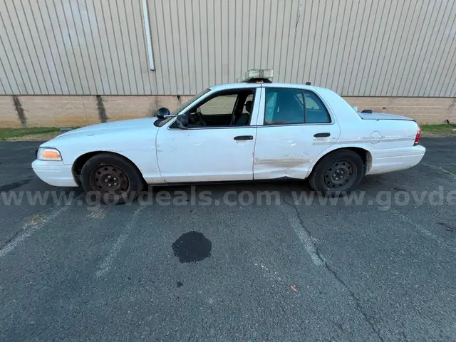 2010 CROWN VICTORIA POLICE SEDAN