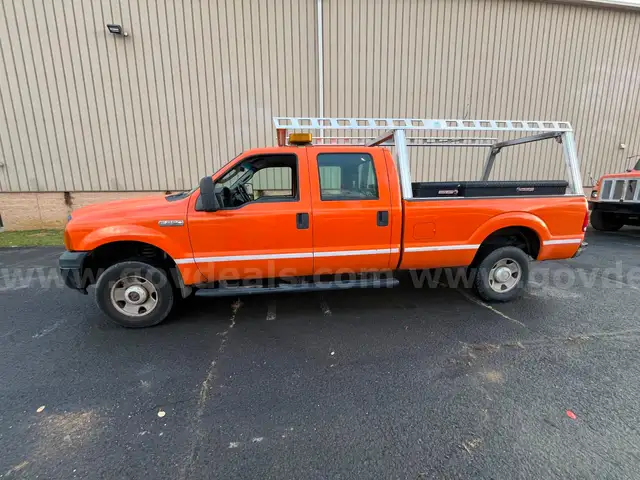 2007 Ford F250XL Super duty 4wheel drive quad cab pickup truck with toolboxes and ladder rack