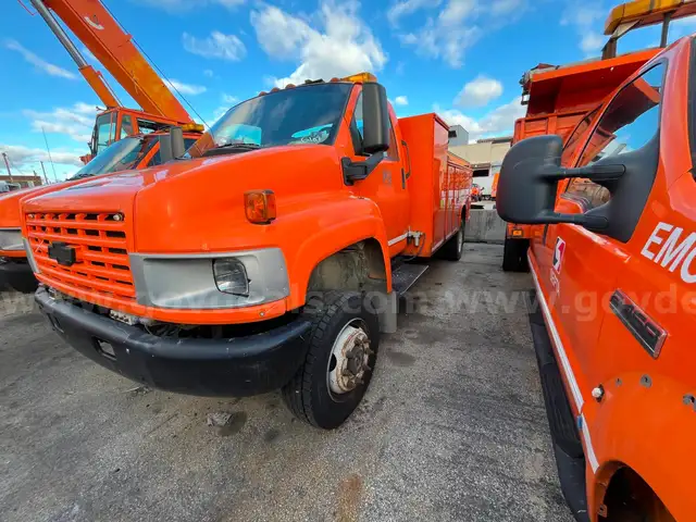 2007 CHEVY C4500 4WHEEL DRIVE ROAD SERVICE TRUCK