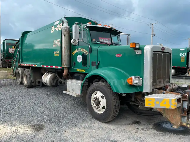2010 Peterbilt 367 Garbage Truck