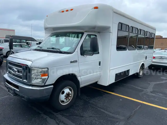 2013 Ford Econoline E450 Wheelchair Bus, 6.8L V10