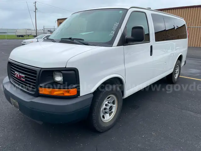2016 GMC Savana G2500 Passenger VAN, 4.8L V8