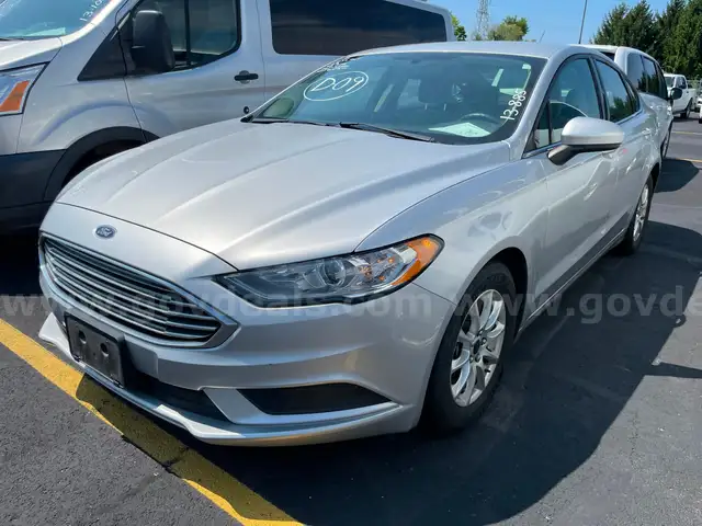 2017 Ford Fusion SEDAN 4-DR, 2.5L L4 **LOW MILES**