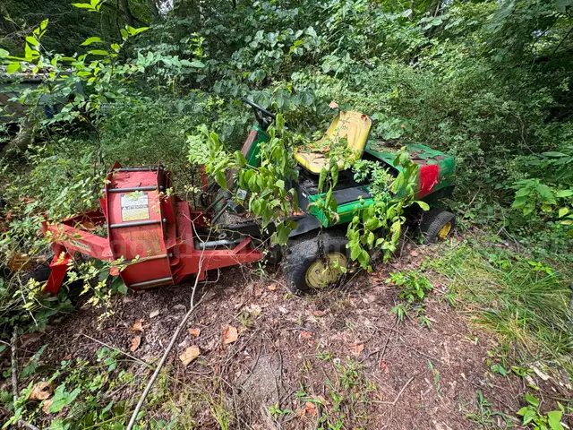 John Deere F1145 With Blower