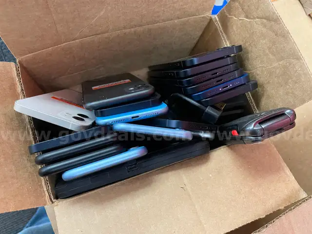 Lot of Various iPhones and Flip Phones, *Scrap*