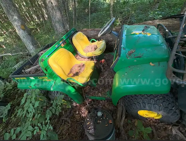 John Deere Gator 6x4 *Parts/Engine Bad*