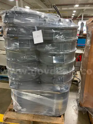 Lot of 32 Gallon Trash Cans with Wheeled Bases