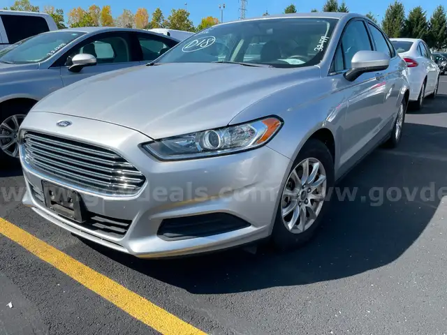 2016 Ford Fusion SEDAN 4-DR, 2.5L L4 **LOW MILES!!**