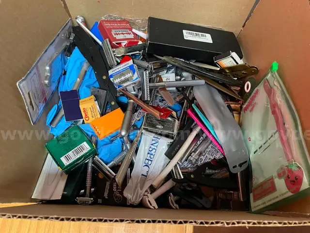 Lot of Various Razors/Shavers