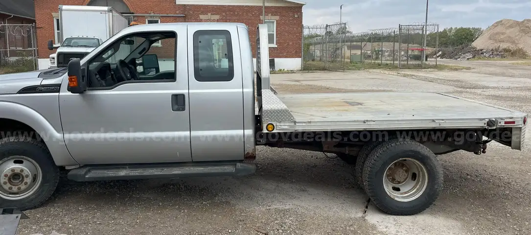 2012 Ford F-350 XL SD 4WD EXT CAB, 9&#x27; Aluminum Flatbed Body, 6.2L V8