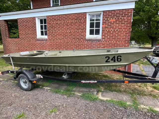 2011 Lowe 16 ft. Aluminum Boat, Model L1652MT