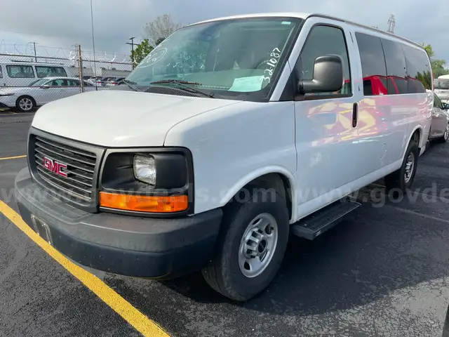 2016 GMC Savana 3500 Passenger VAN, 4.8L V8